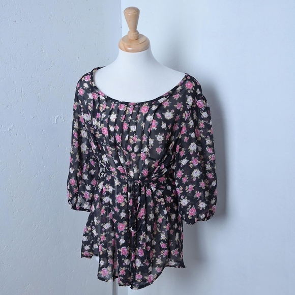 Majora | Black pink and white floral front tie up cropped sleeve blouse - Picture 2 of 10